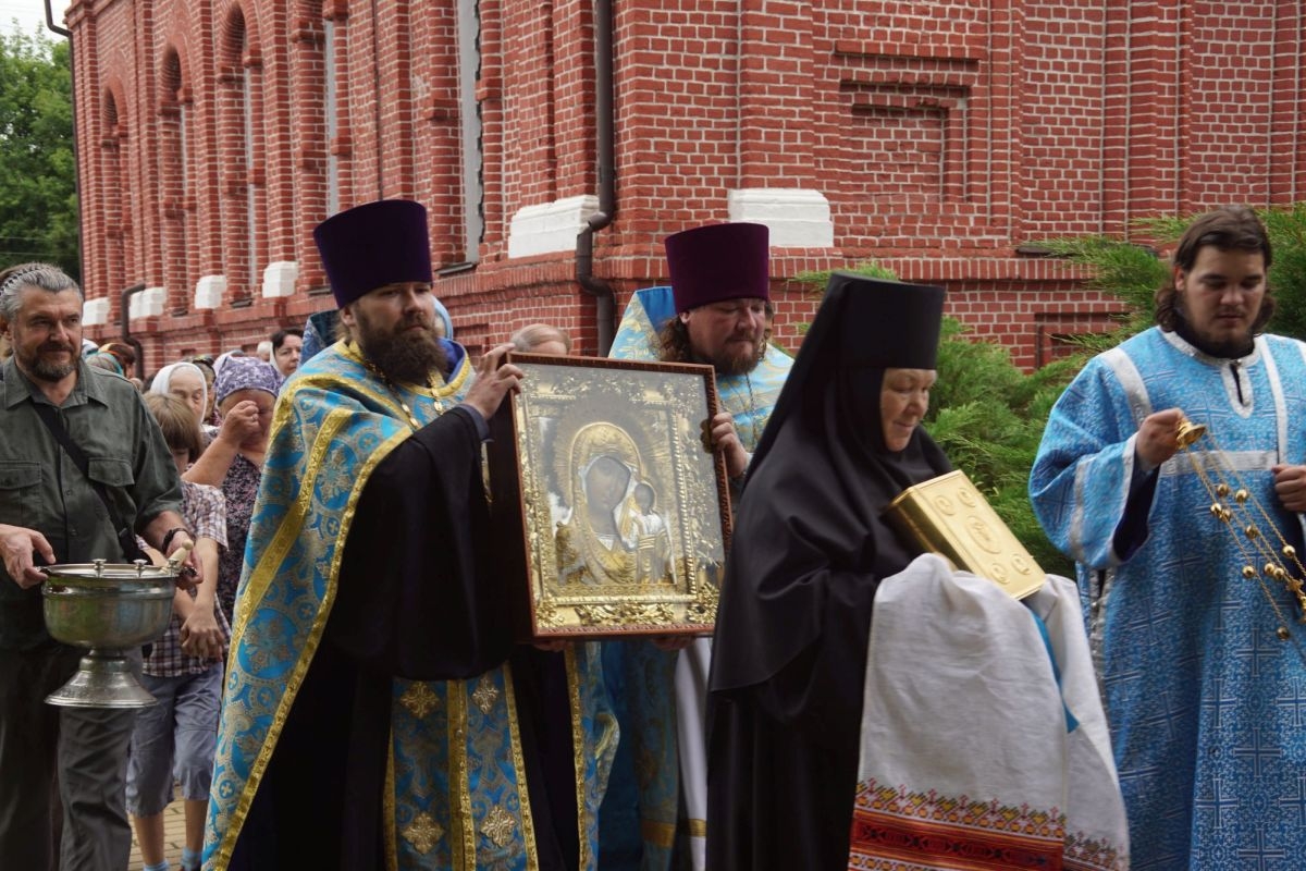 С Нарышкино Церковь и ее служители